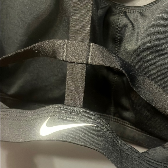 Nike Black and White Sports Bra Y-Back Design size Large - Picture 4 of 5